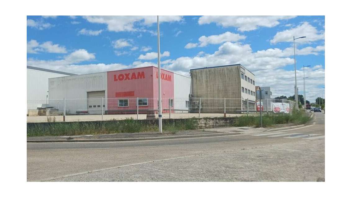 LOCAL COMMERCIAL SUR ROND POINT