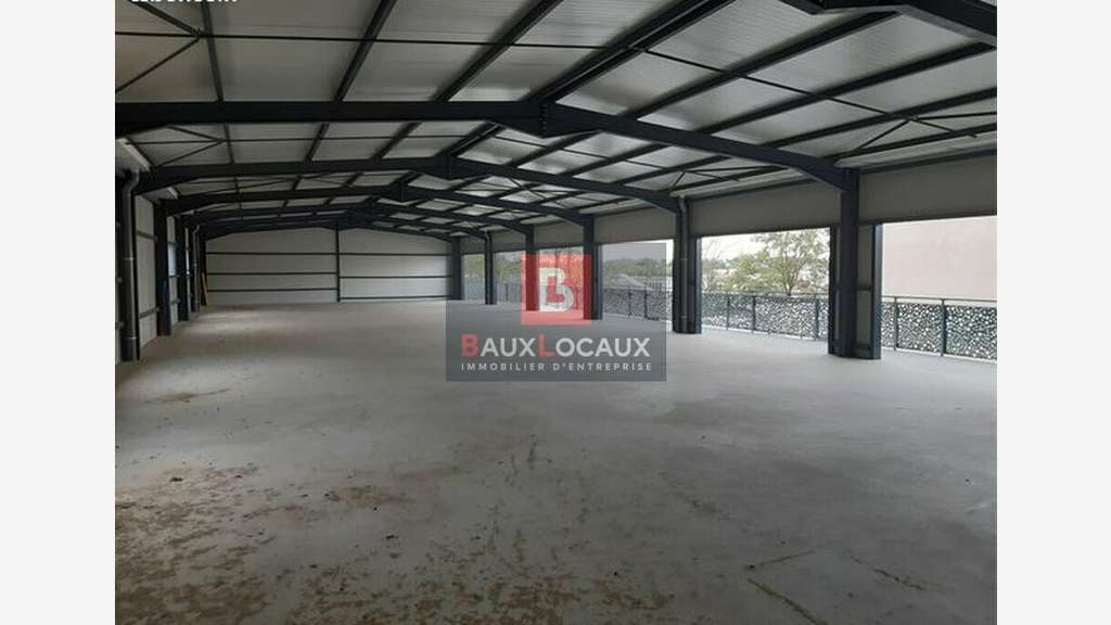 A louer local commercial neuf 750m² à Alès