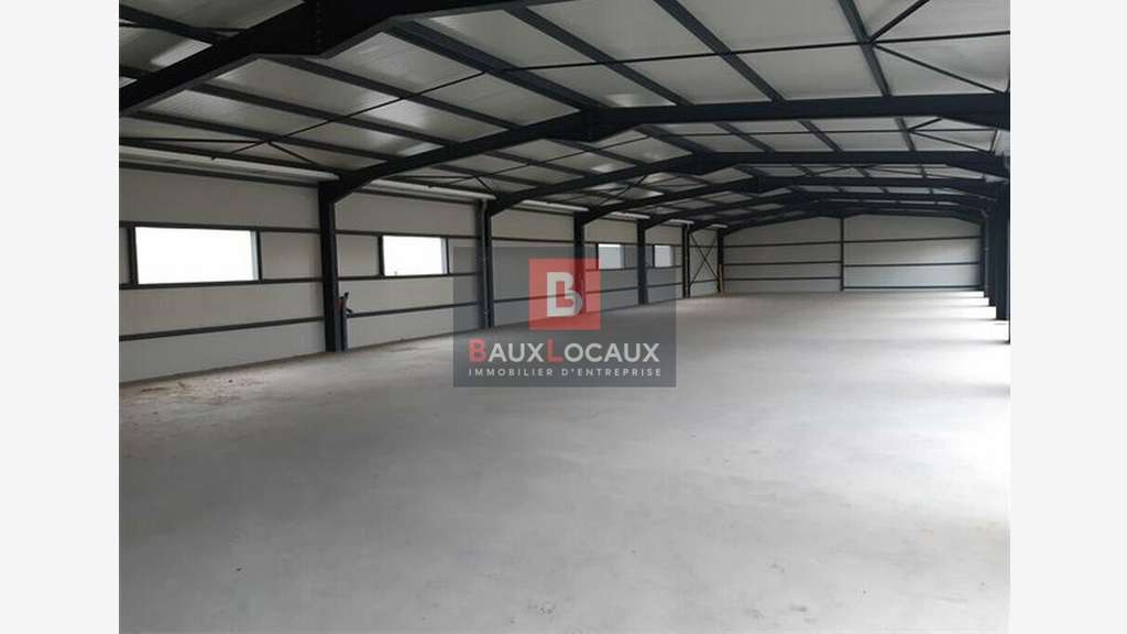 A louer local commercial neuf 750m² à Alès