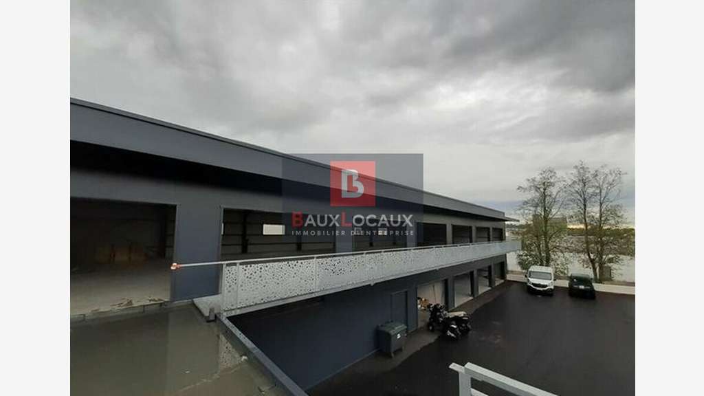 A louer local commercial neuf 750m² à Alès