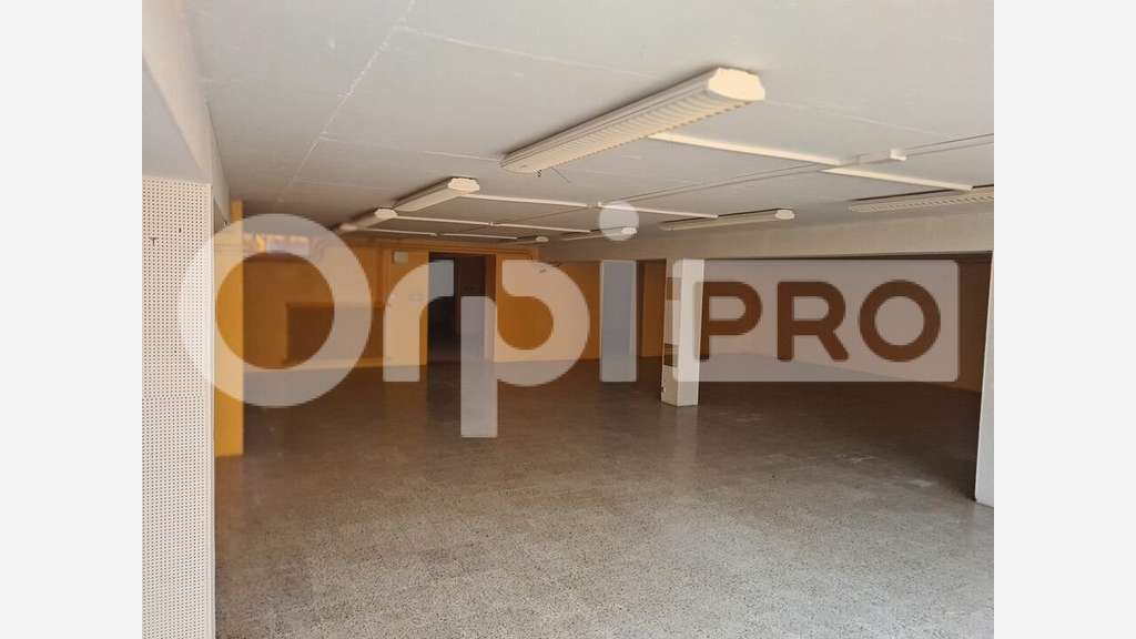 Location local commercial 531m² centre Ambérieu