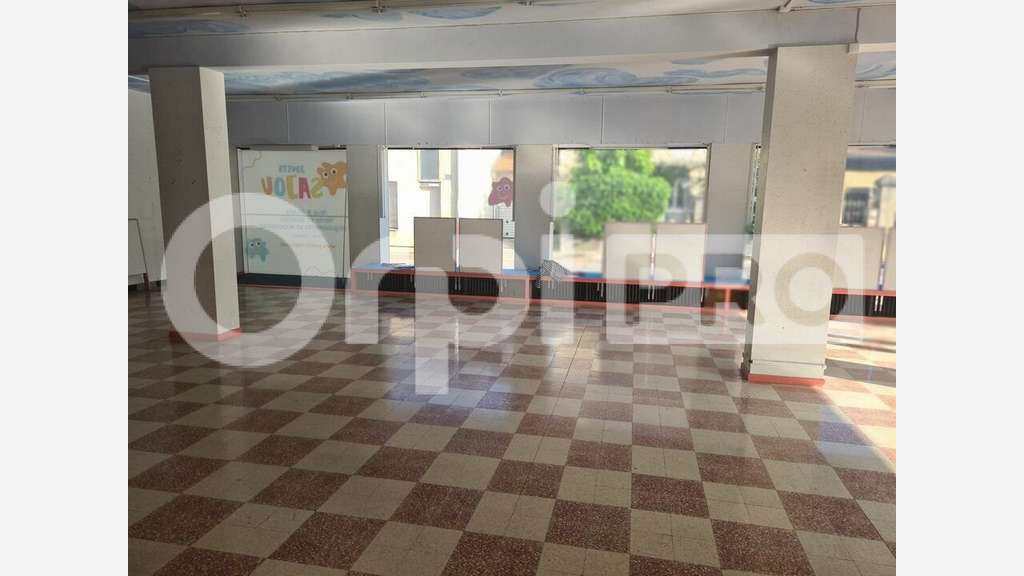 Location local commercial 531m² centre Ambérieu