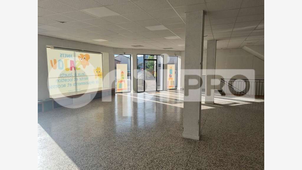 Location local commercial 531m² centre Ambérieu