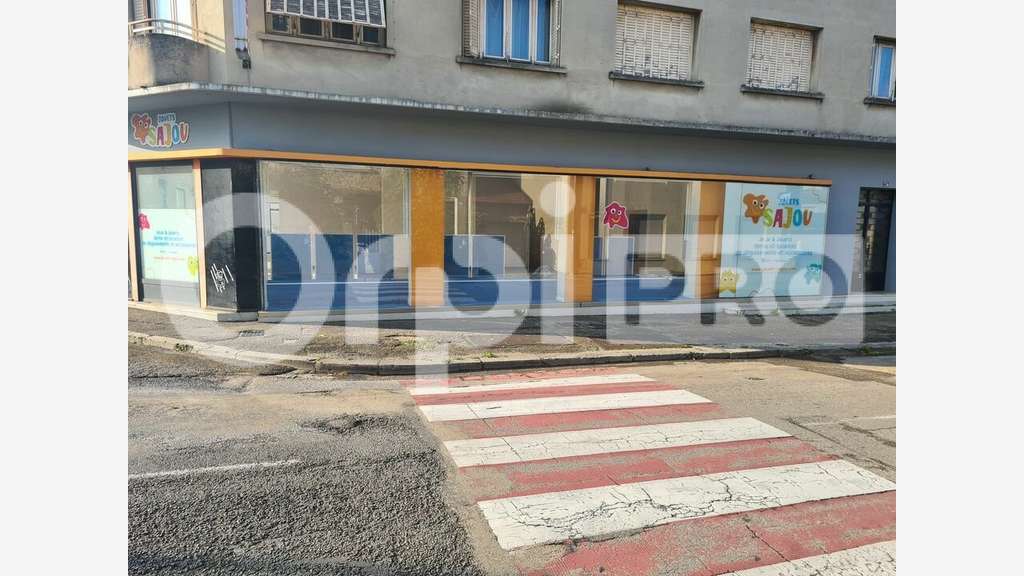 Location local commercial 531m² centre Ambérieu