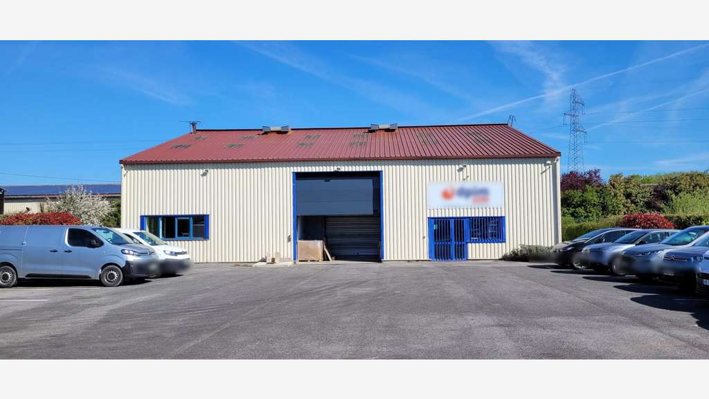 A louer local d’activités 561m² à Amillis
