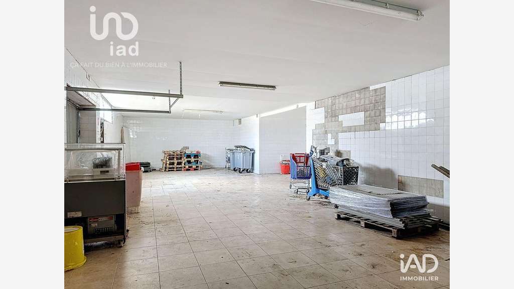 A louer locaux 900m² zone commerciale d'Amilly