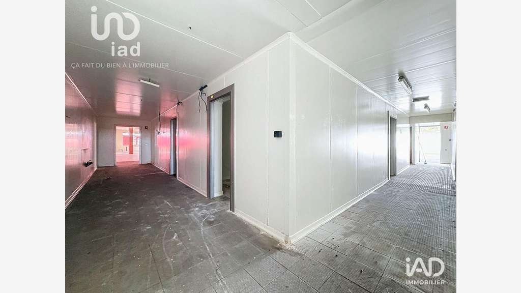 A louer locaux 900m² zone commerciale d'Amilly
