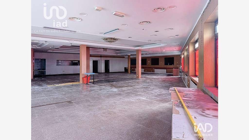 A louer locaux 900m² zone commerciale d'Amilly