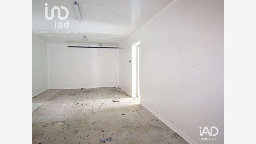 A louer locaux 900m² zone commerciale d'Amilly