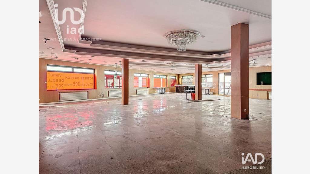 A louer locaux 900m² zone commerciale d'Amilly