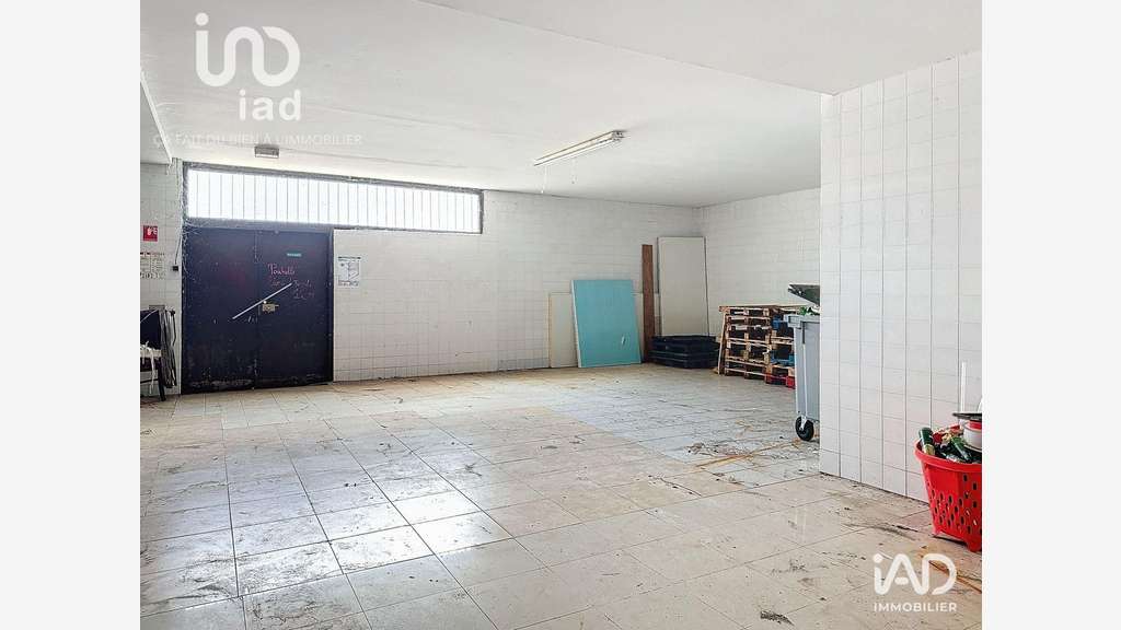 A louer locaux 900m² zone commerciale d'Amilly