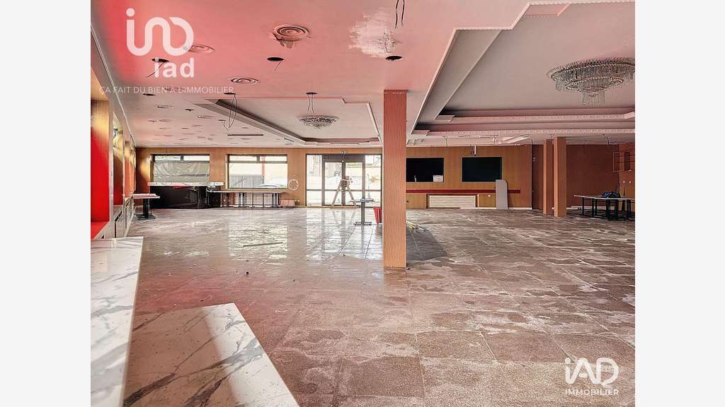 A louer locaux 900m² zone commerciale d'Amilly