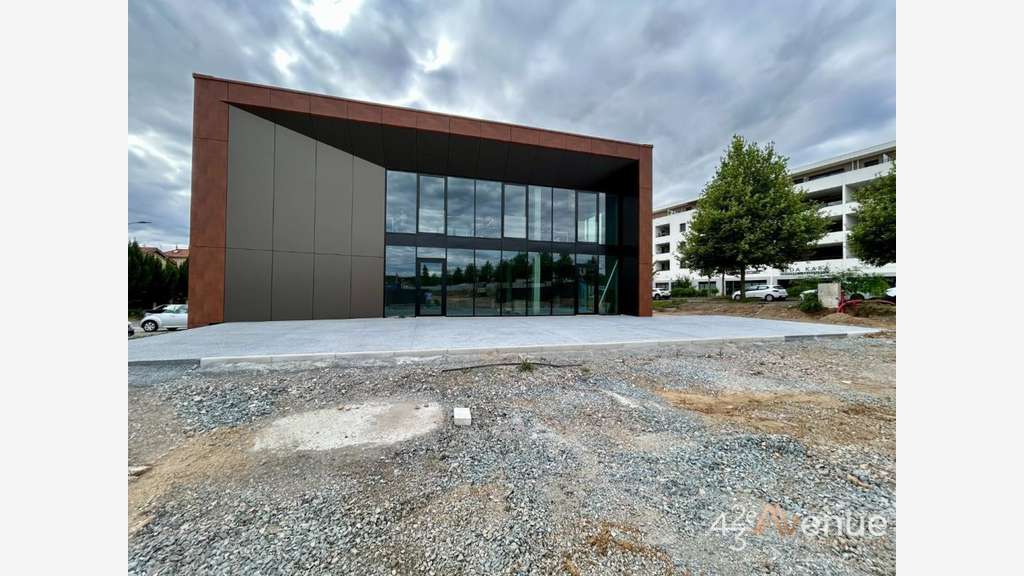 A louer local neuf 164m² sec. dynamique Andrézieux