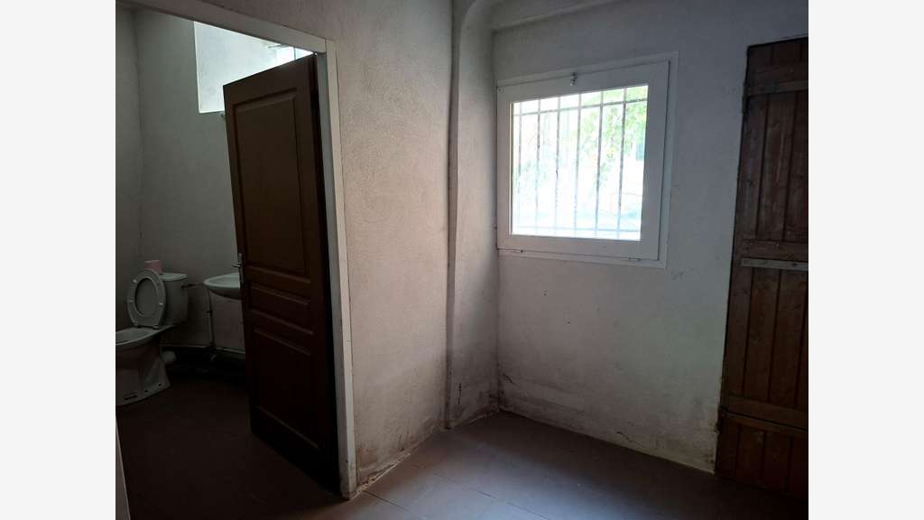 A louer local commercial 115m² à Anduze