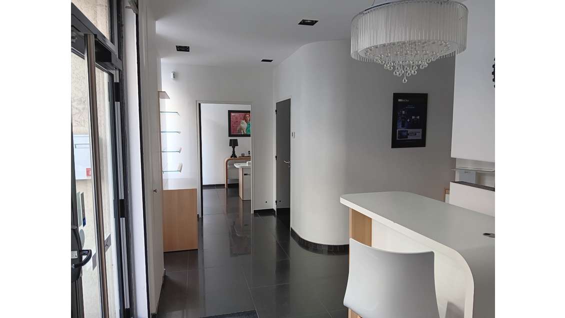 A louer local commercial 100m² hypercentre Angers