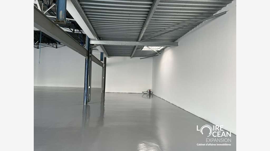 A louer local d'activité 658m² Beaucouzé RD 523