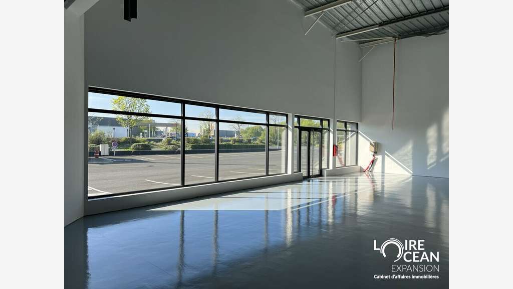 A louer local d'activité 658m² Beaucouzé RD 523
