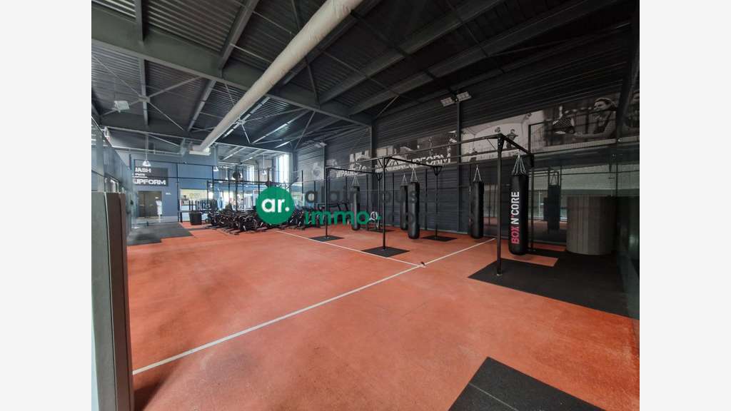 A louer local 770m² empl stratégique à Angers