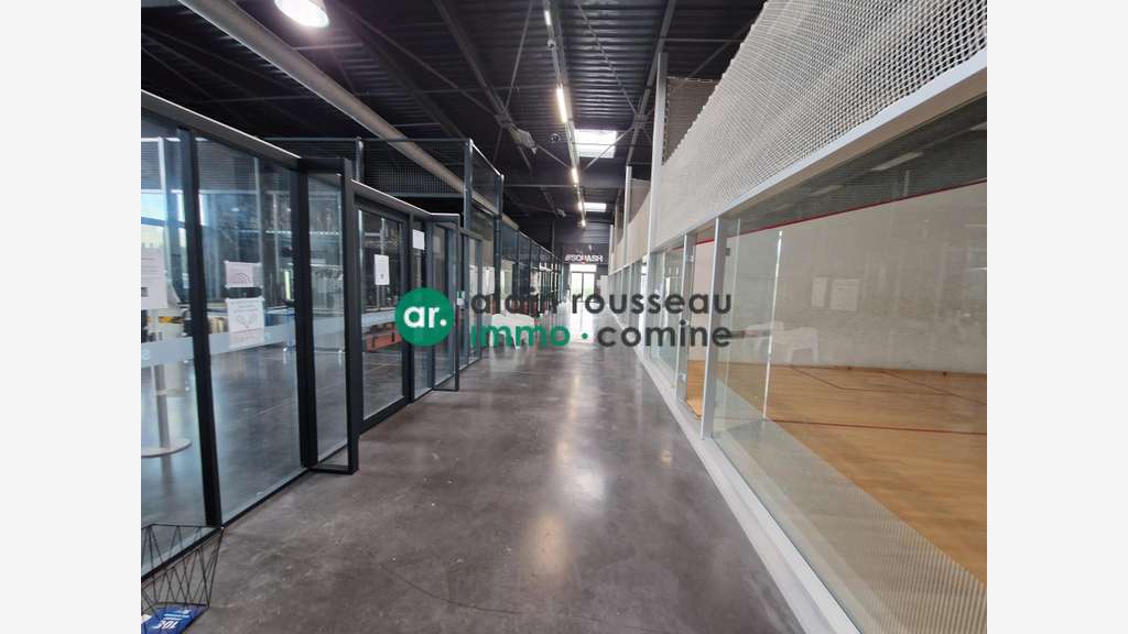 A louer local 770m² empl stratégique à Angers