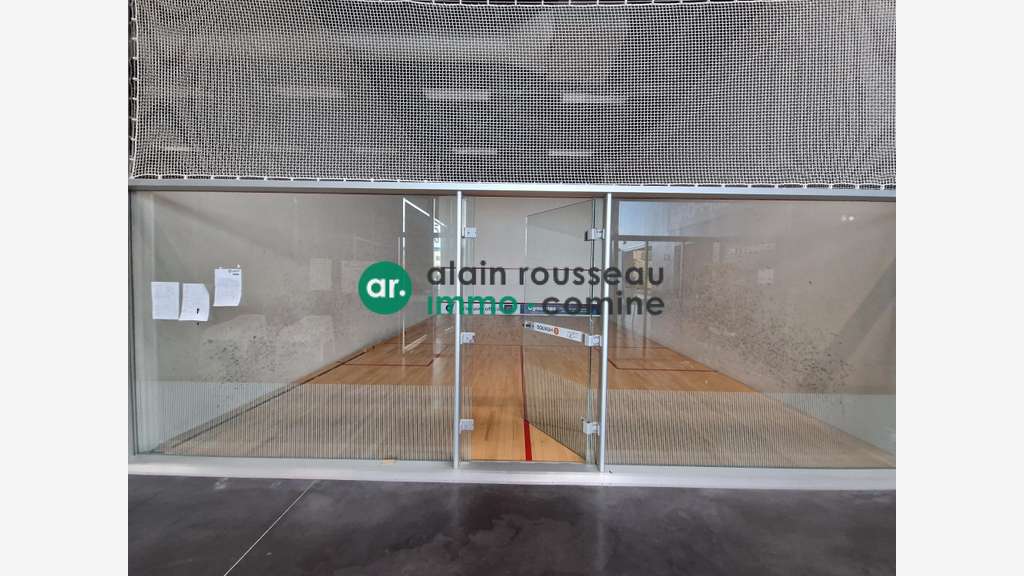 A louer local 770m² empl stratégique à Angers
