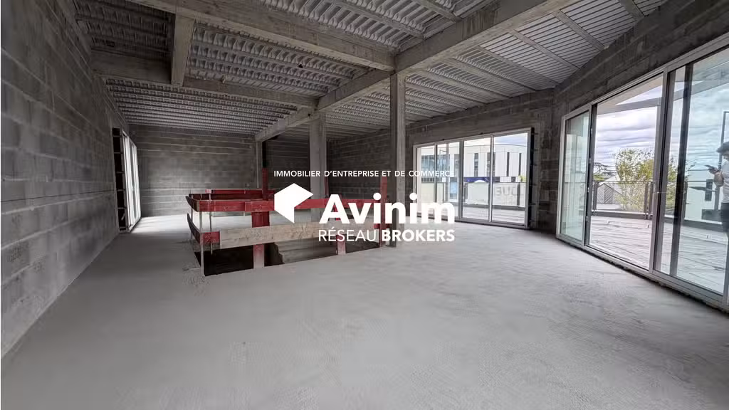 A louer local commercial à aménager 403m² à Angers