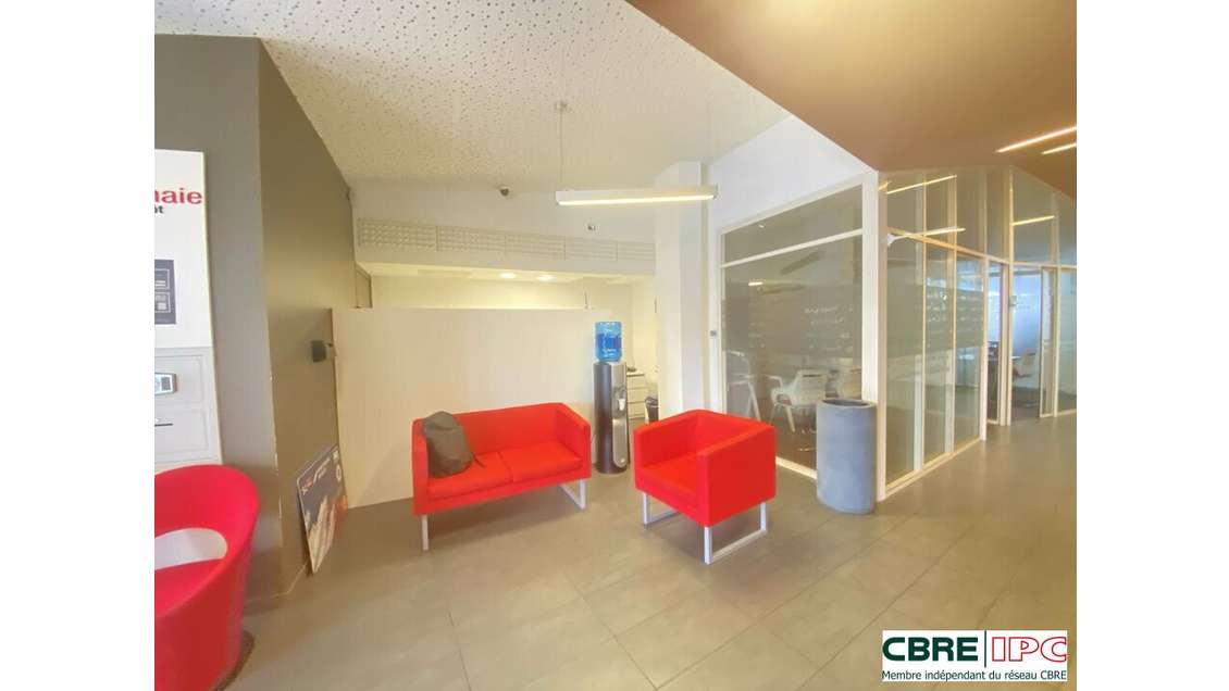 Location local 156m² à Anglet Busquet RD810