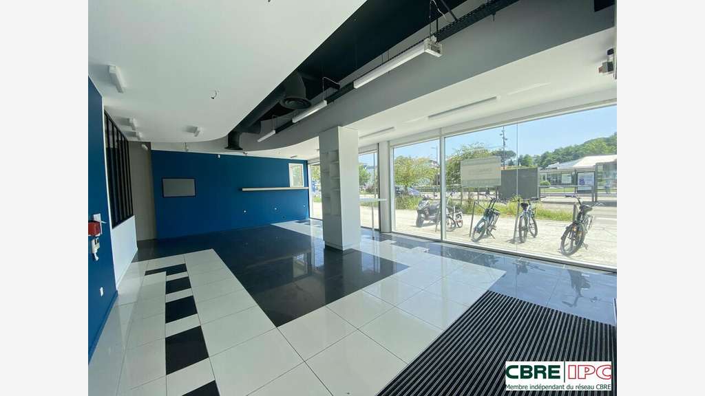 Location local commercial 318m² à Anglet Busquet