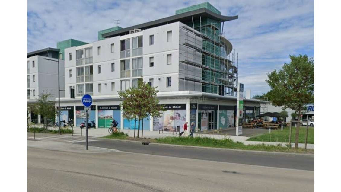 Local visuel N°1 sur grand axe proche BAB2 Anglet