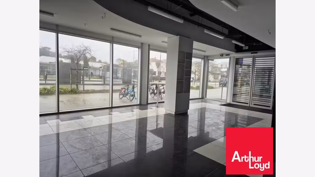 Local visuel N°1 sur grand axe proche BAB2 Anglet