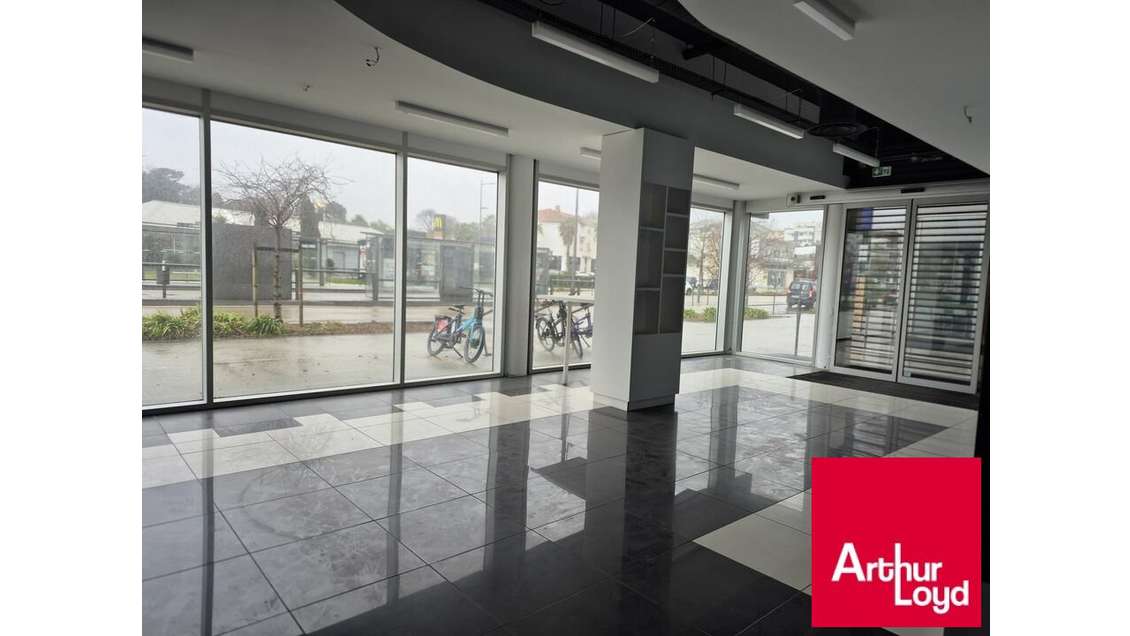 Local visuel N°1 sur grand axe proche BAB2 Anglet
