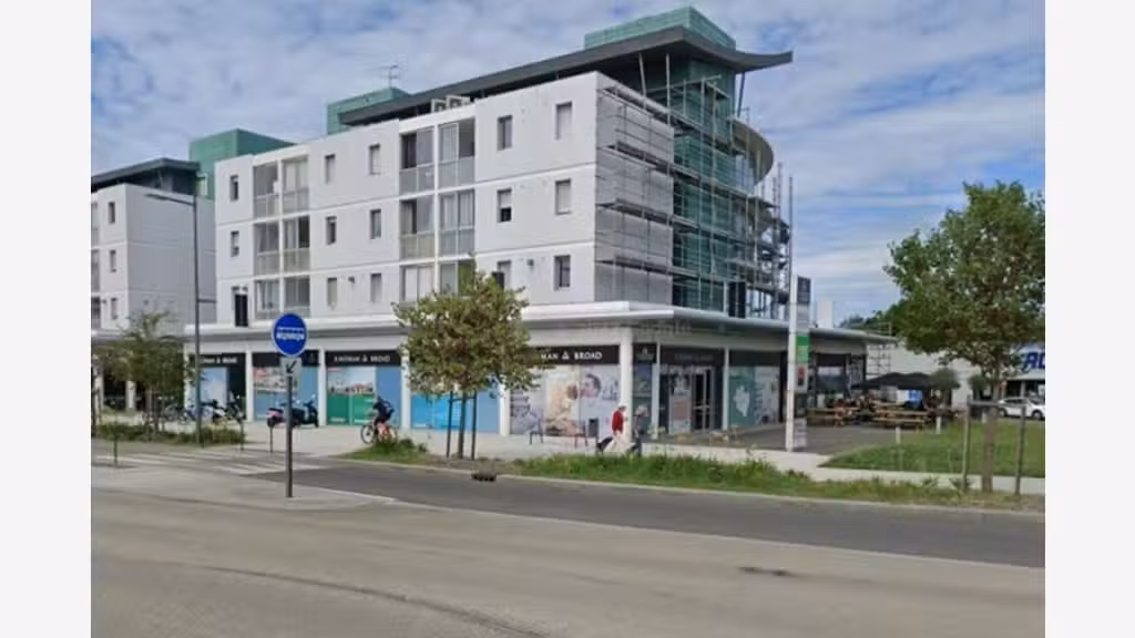 Local visuel N°1 sur grand axe proche BAB2 Anglet