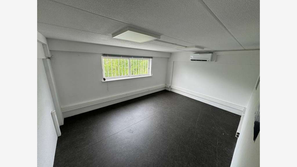 Local 162m² à louer ZA de Maignon à Anglet