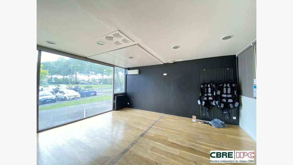Location local commercial 100m² à Anglet