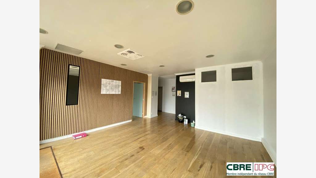 Location local commercial 100m² à Anglet