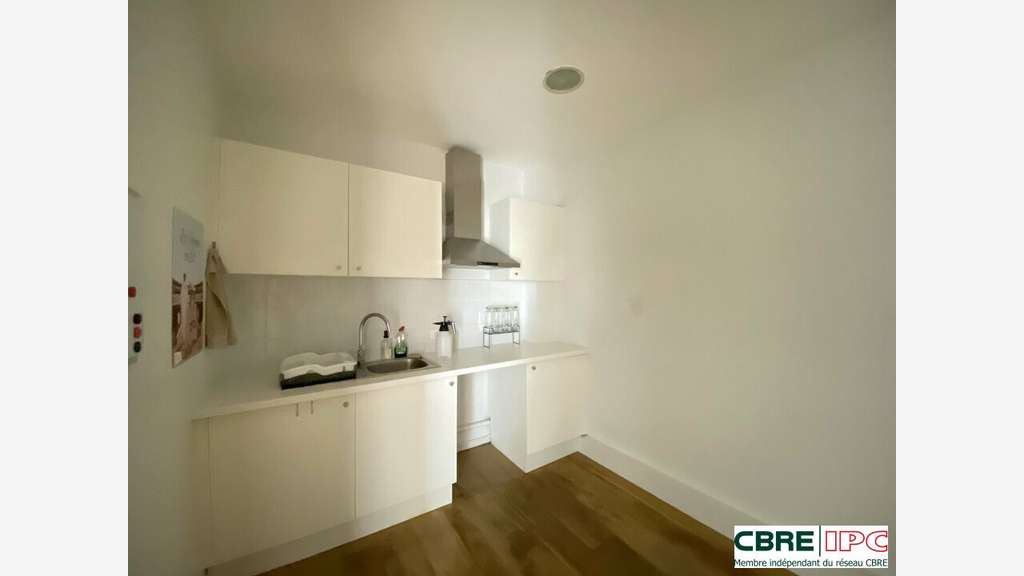 Location local commercial 100m² à Anglet