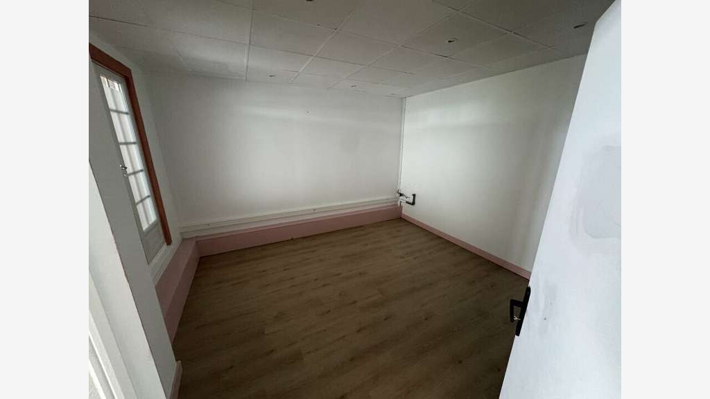 A louer local commercial ou pro de 216m² à Anglet