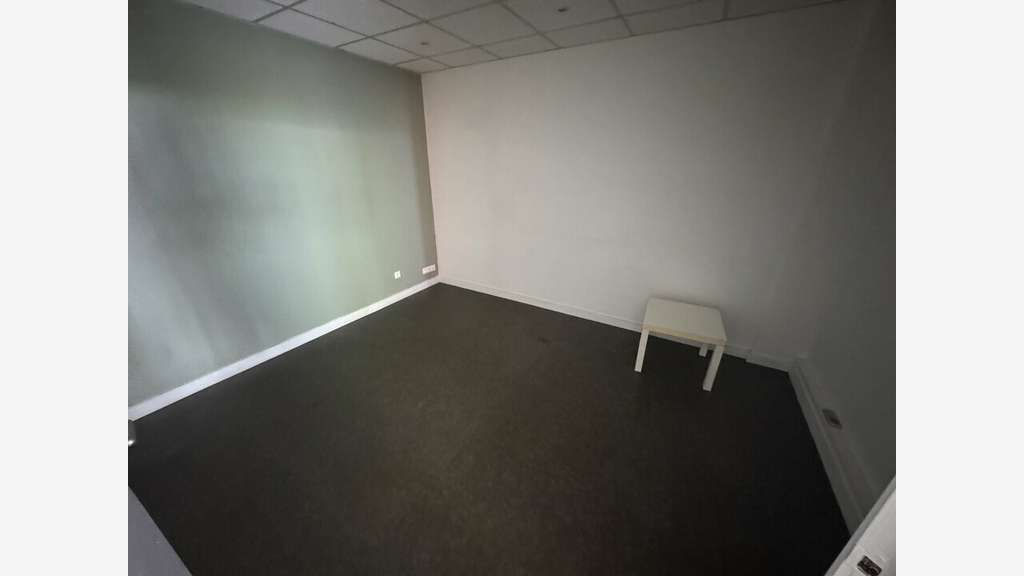 A louer local commercial ou pro de 216m² à Anglet