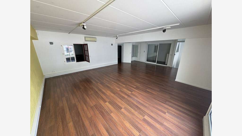 A louer local commercial ou pro de 216m² à Anglet