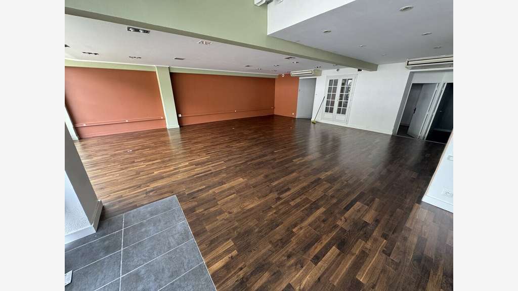 A louer local commercial ou pro de 216m² à Anglet