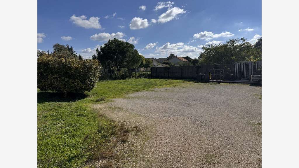 Local d'activité 550m² à louer à Angoulême