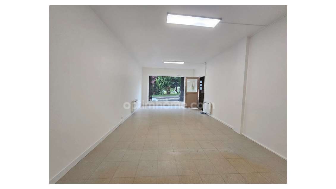 Local à louer 48m² et 70m² de stockage Angoulême