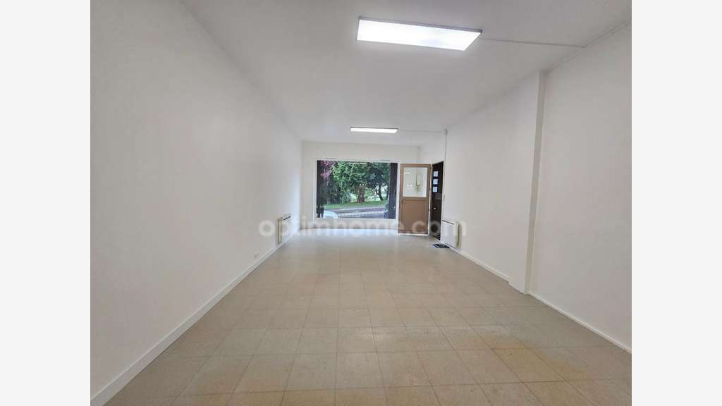 Local à louer 48m² et 70m² de stockage Angoulême