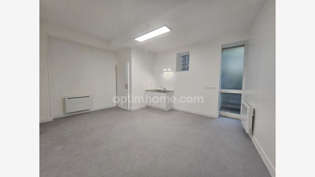 Local à louer 48m² et 70m² de stockage Angoulême