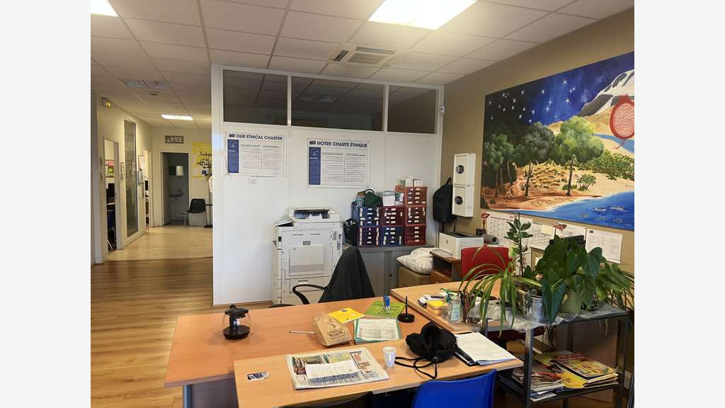 LOCAUX COMMERCIAUX - QUARTIER SAINT CYBARD ANGOULE