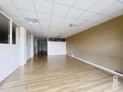 LOCAUX COMMERCIAUX - QUARTIER SAINT CYBARD ANGOULE