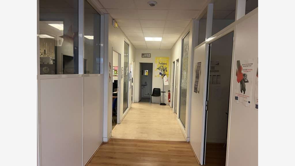 LOCAUX COMMERCIAUX - QUARTIER SAINT CYBARD ANGOULE
