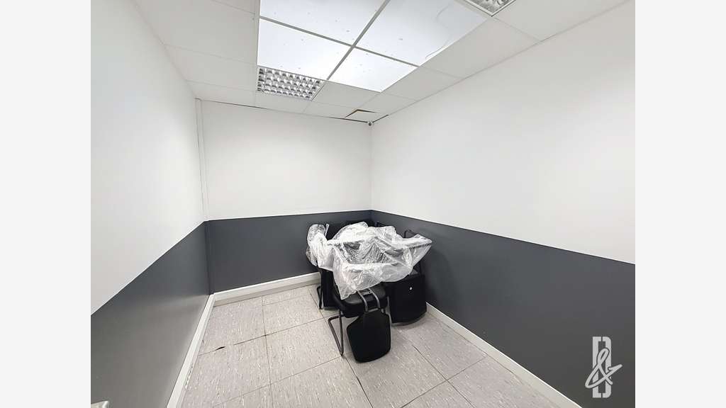 A louer commerce/bureaux de 150m² à Angoulème