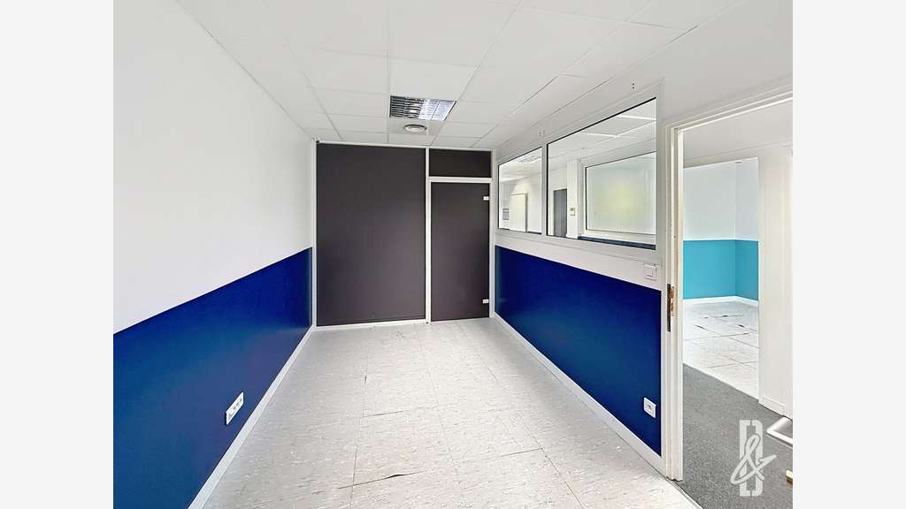 A louer commerce/bureaux de 150m² à Angoulème