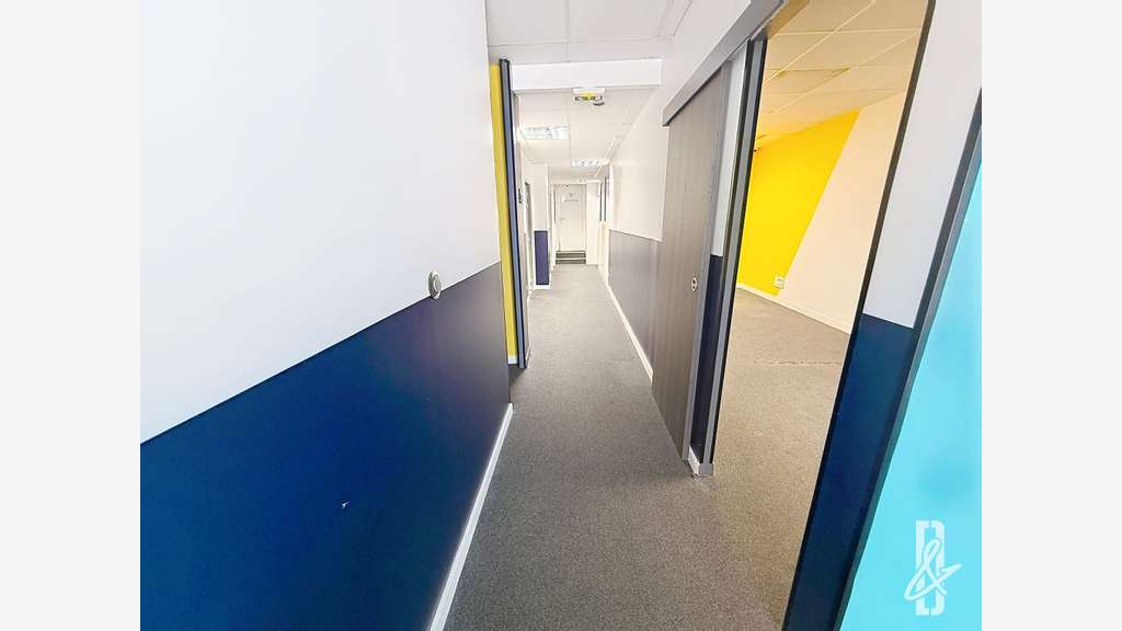 A louer commerce/bureaux de 150m² à Angoulème