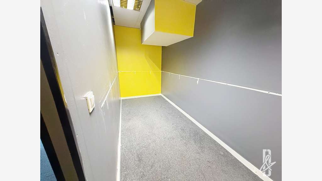 A louer commerce/bureaux de 150m² à Angoulème